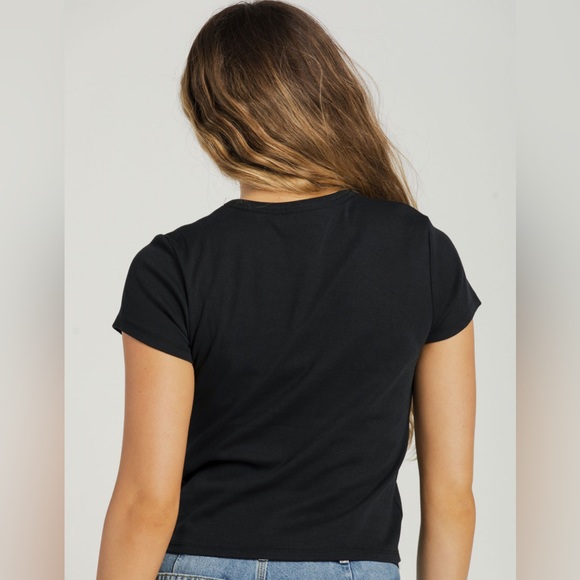 VOLCOM Girl Crush Womens Baby Tee - Picture 2 of 8